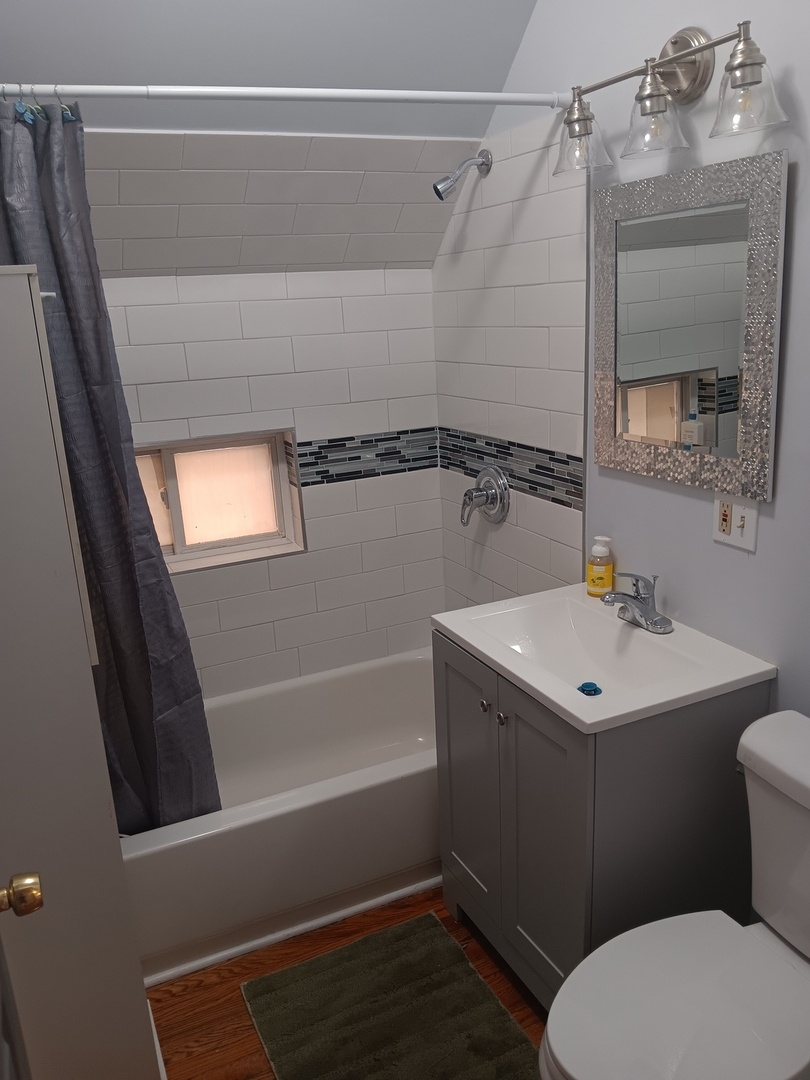 5807 W Walton Street, Chicago, IL 60651