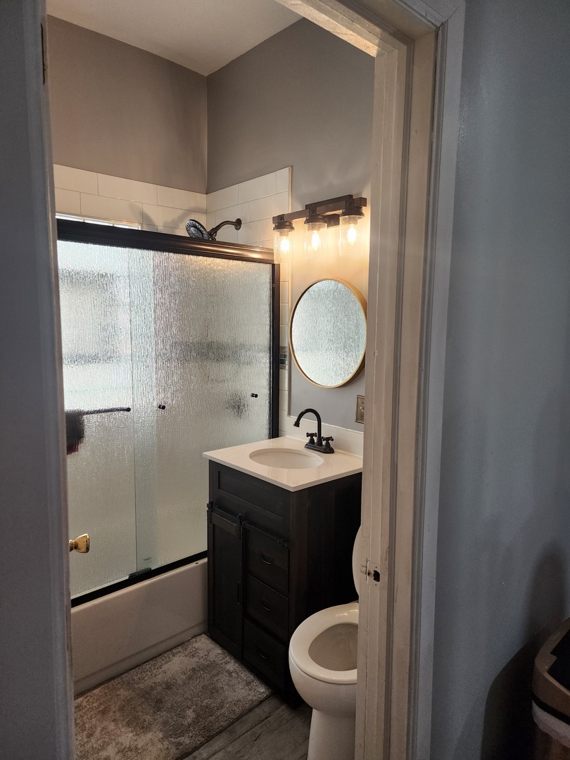 5807 W Walton Street, Chicago, IL 60651