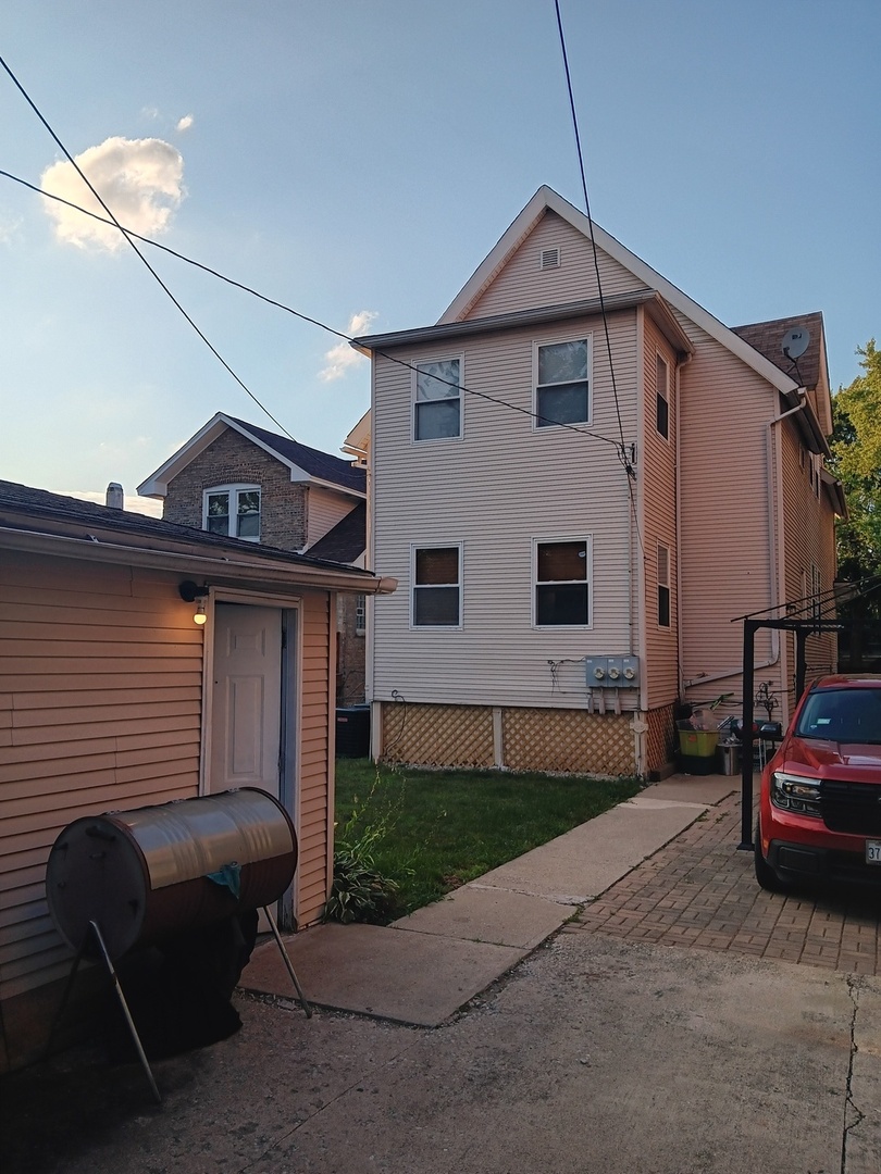 5807 W Walton Street, Chicago, IL 60651