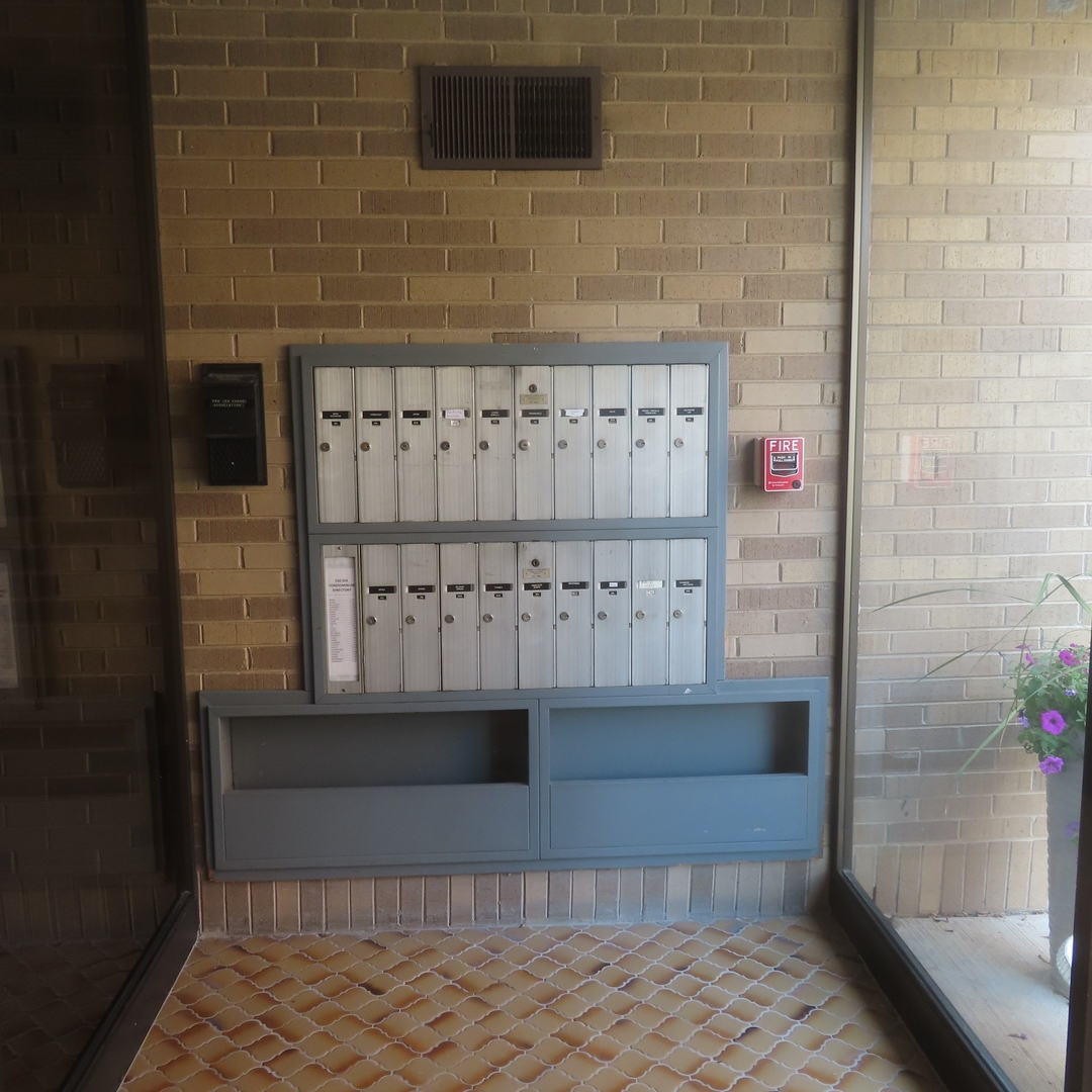 550 Ida Street #2NW, Des Plaines, IL 60016