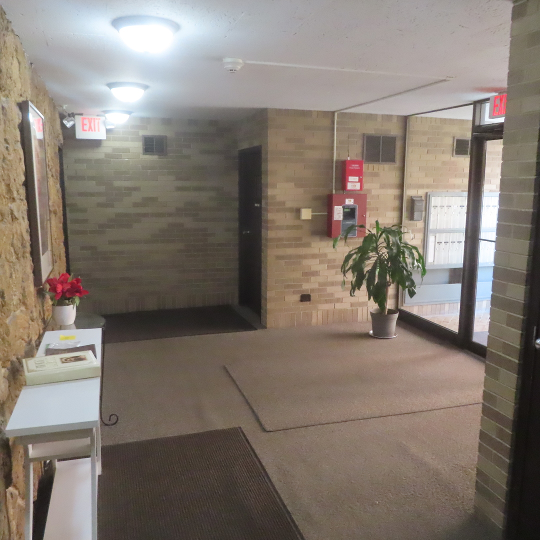 550 Ida Street #2NW, Des Plaines, IL 60016