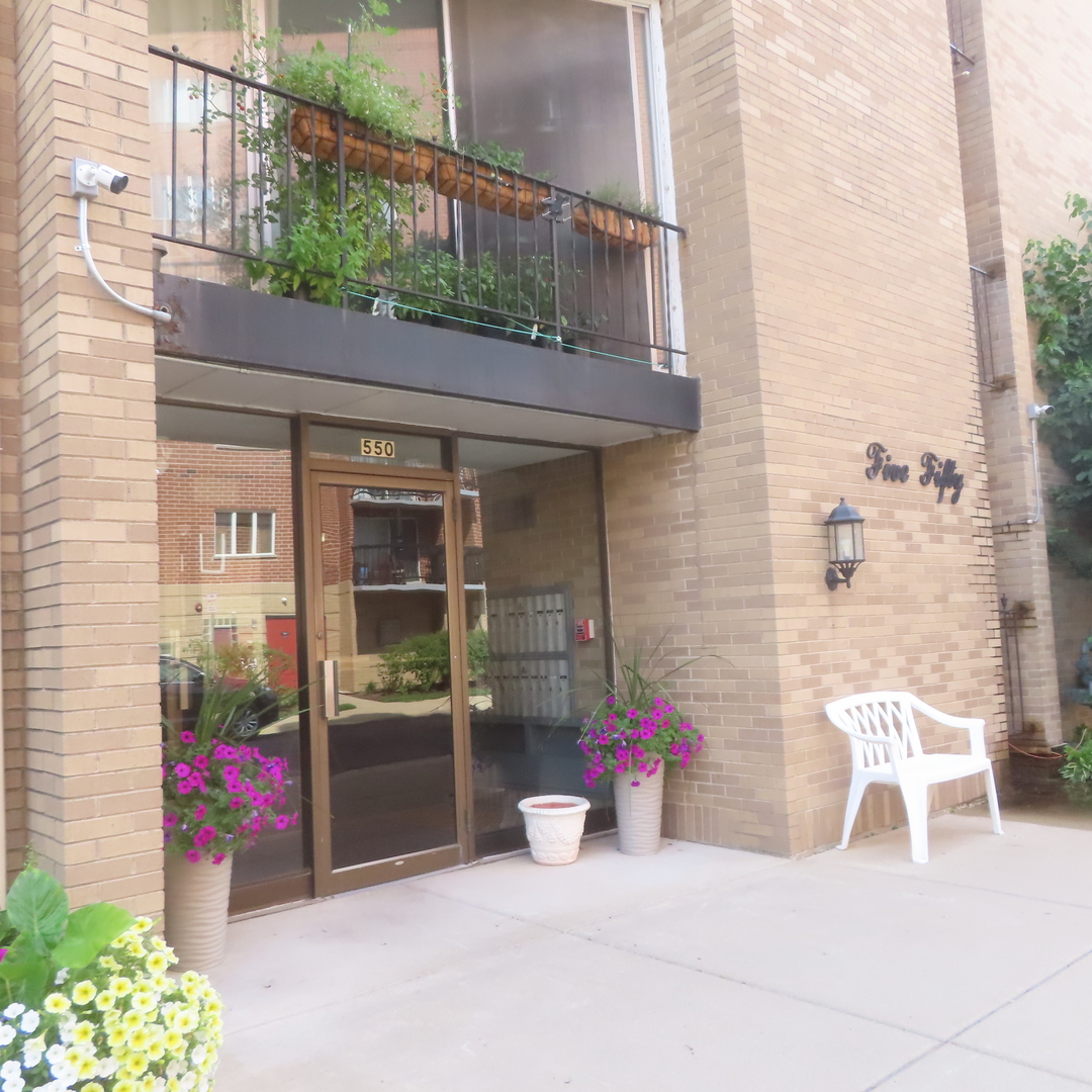 550 Ida Street #2NW, Des Plaines, IL 60016