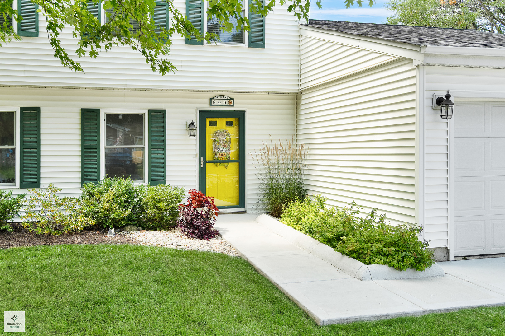 806 Ottawa Court, Carol Stream, IL 60188