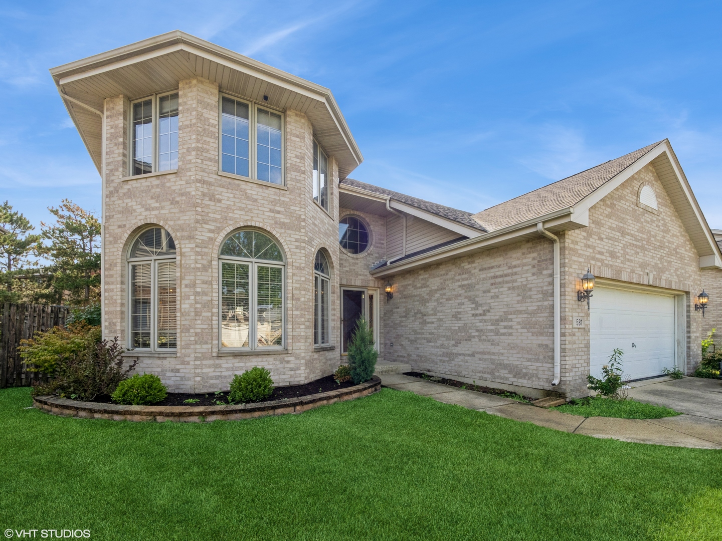 581 N Veterans Parkway, Addison, IL 60101