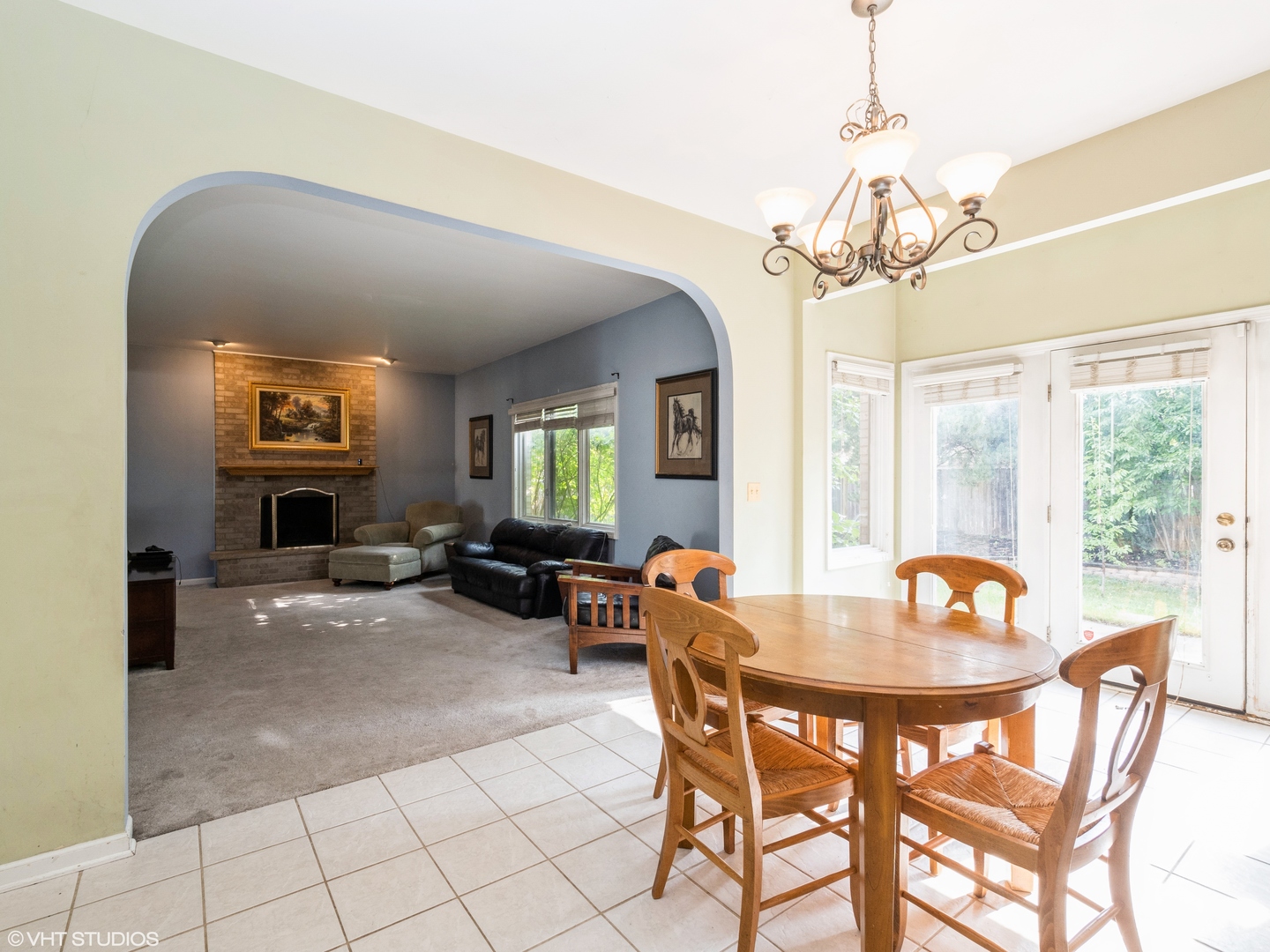 581 N Veterans Parkway, Addison, IL 60101