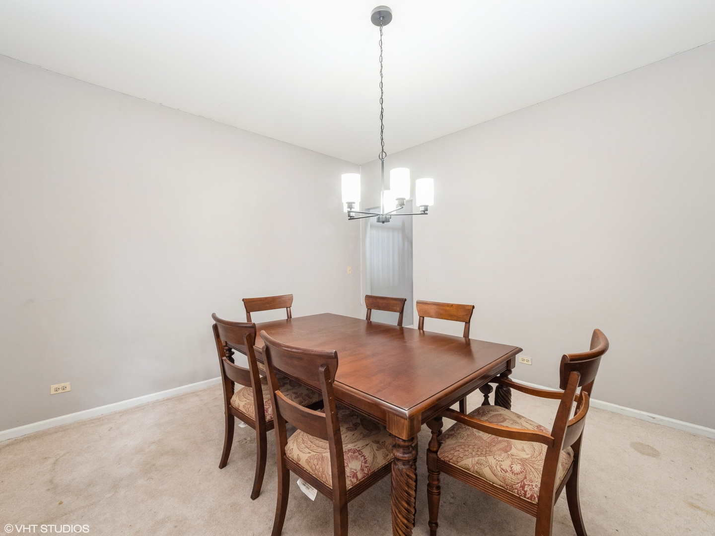 581 N Veterans Parkway, Addison, IL 60101