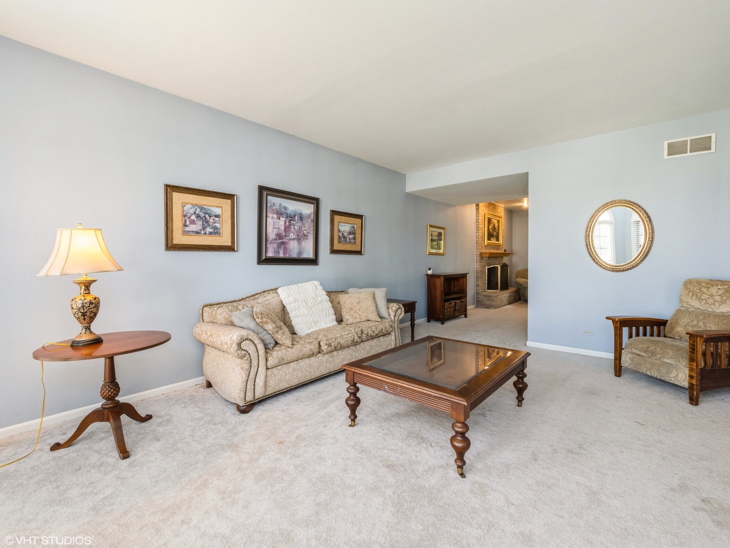 581 N Veterans Parkway, Addison, IL 60101