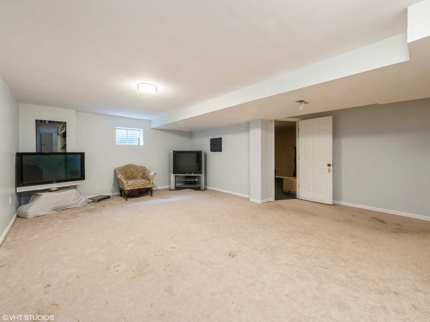 581 N Veterans Parkway, Addison, IL 60101