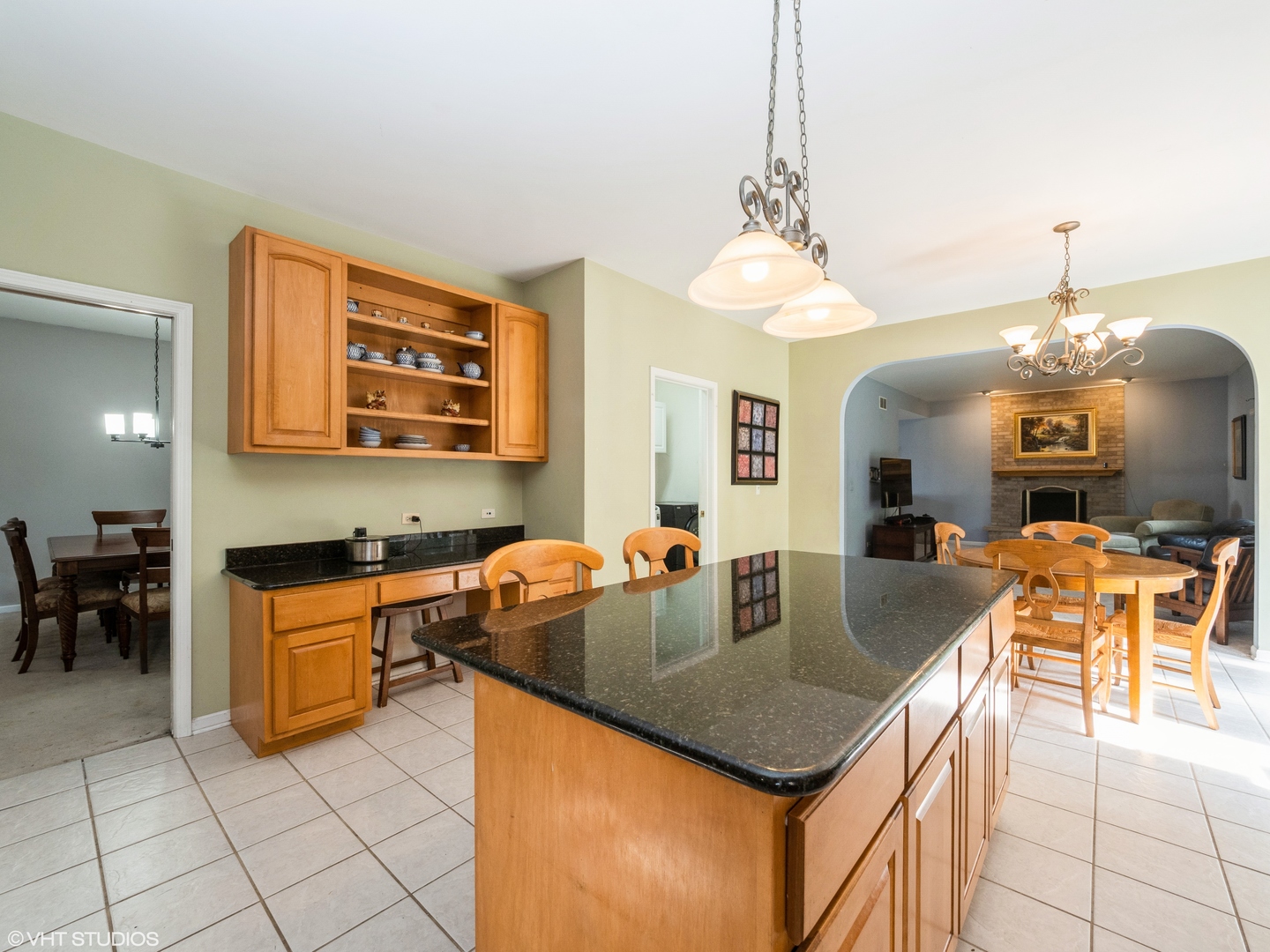 581 N Veterans Parkway, Addison, IL 60101
