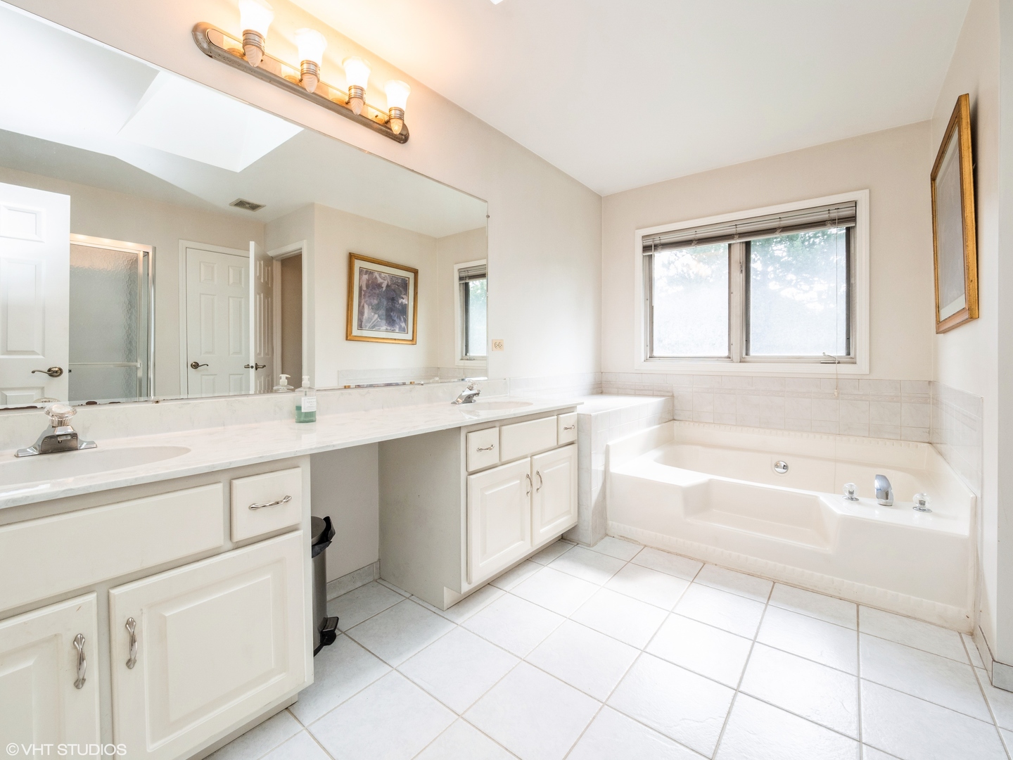 581 N Veterans Parkway, Addison, IL 60101