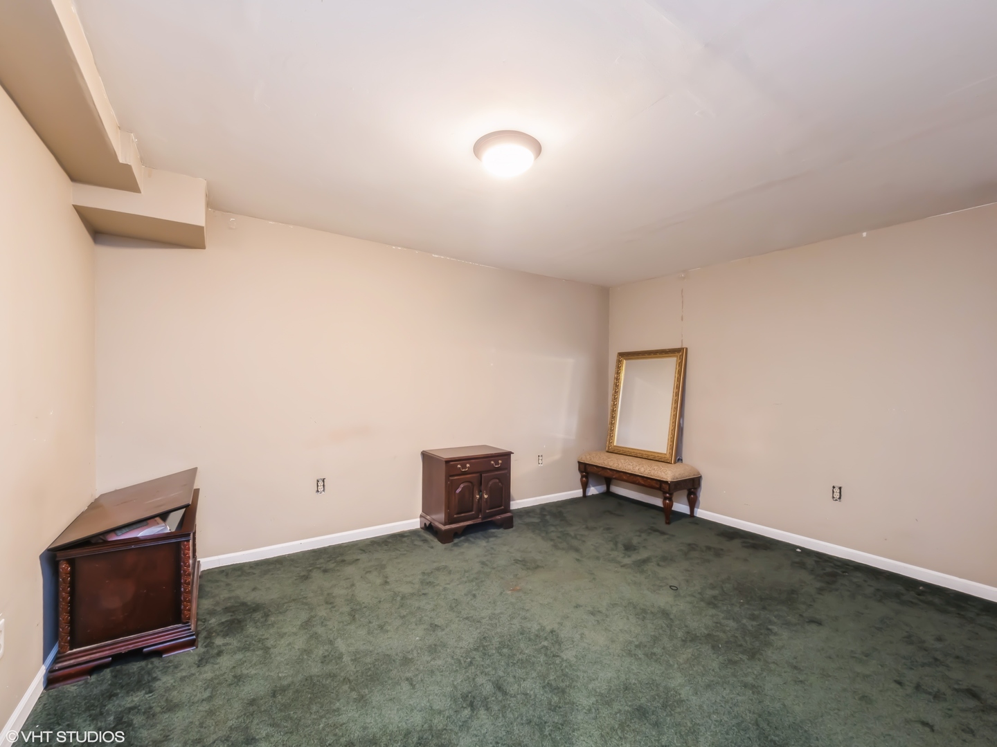 581 N Veterans Parkway, Addison, IL 60101