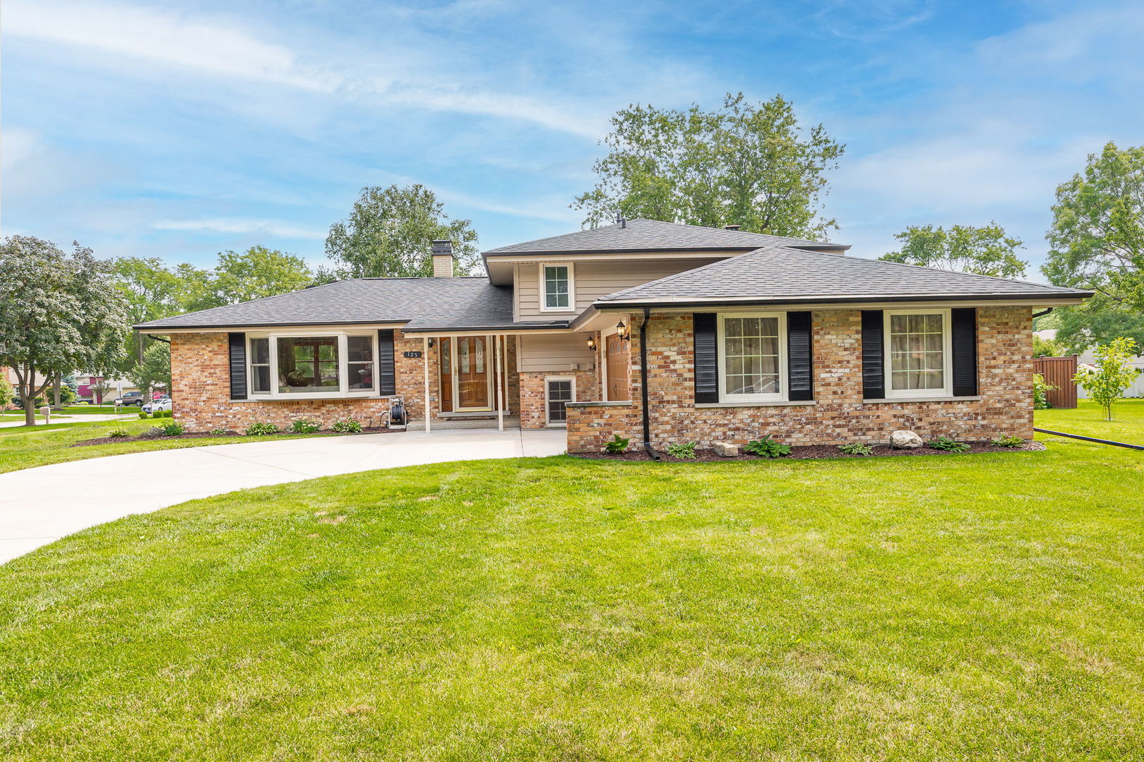125 Sherwood Court, Downers Grove, IL 60516