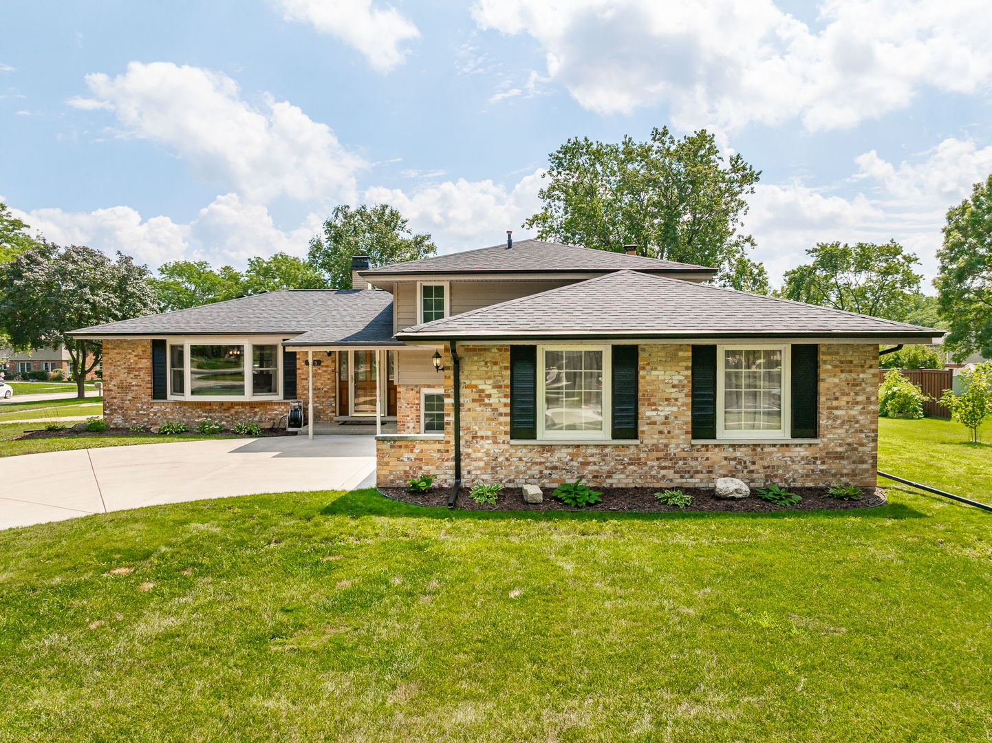 125 Sherwood Court, Downers Grove, IL 60516