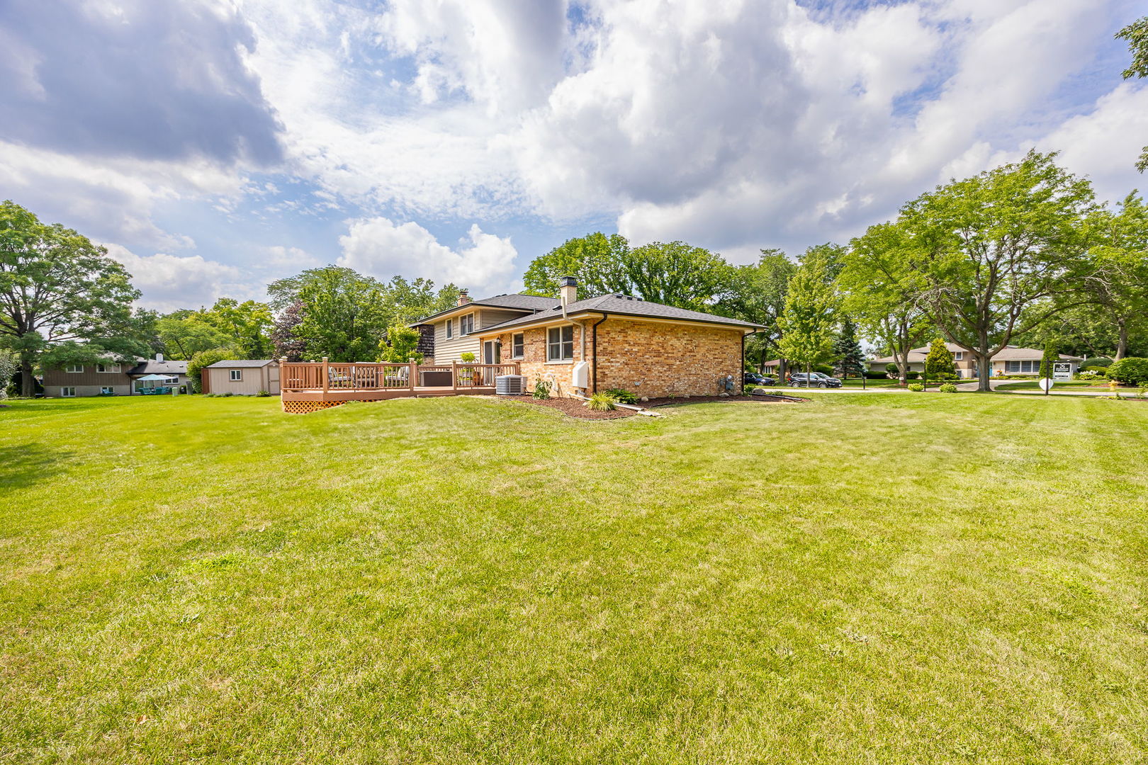125 Sherwood Court, Downers Grove, IL 60516