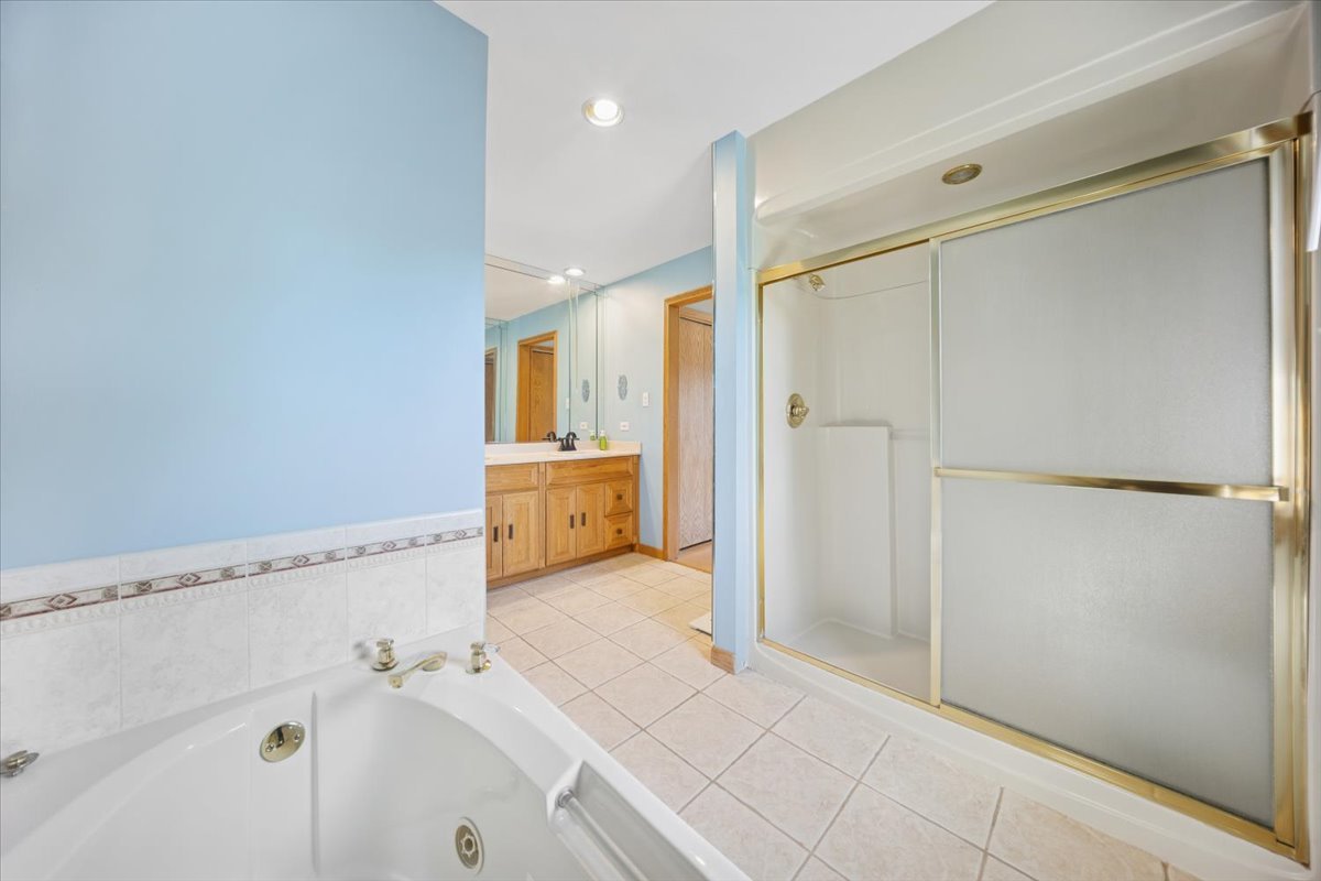 7660 W 124th Place, Palos Heights, IL 60463