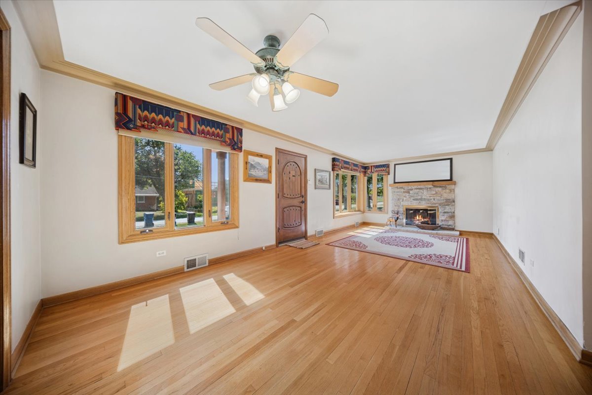 7660 W 124th Place, Palos Heights, IL 60463