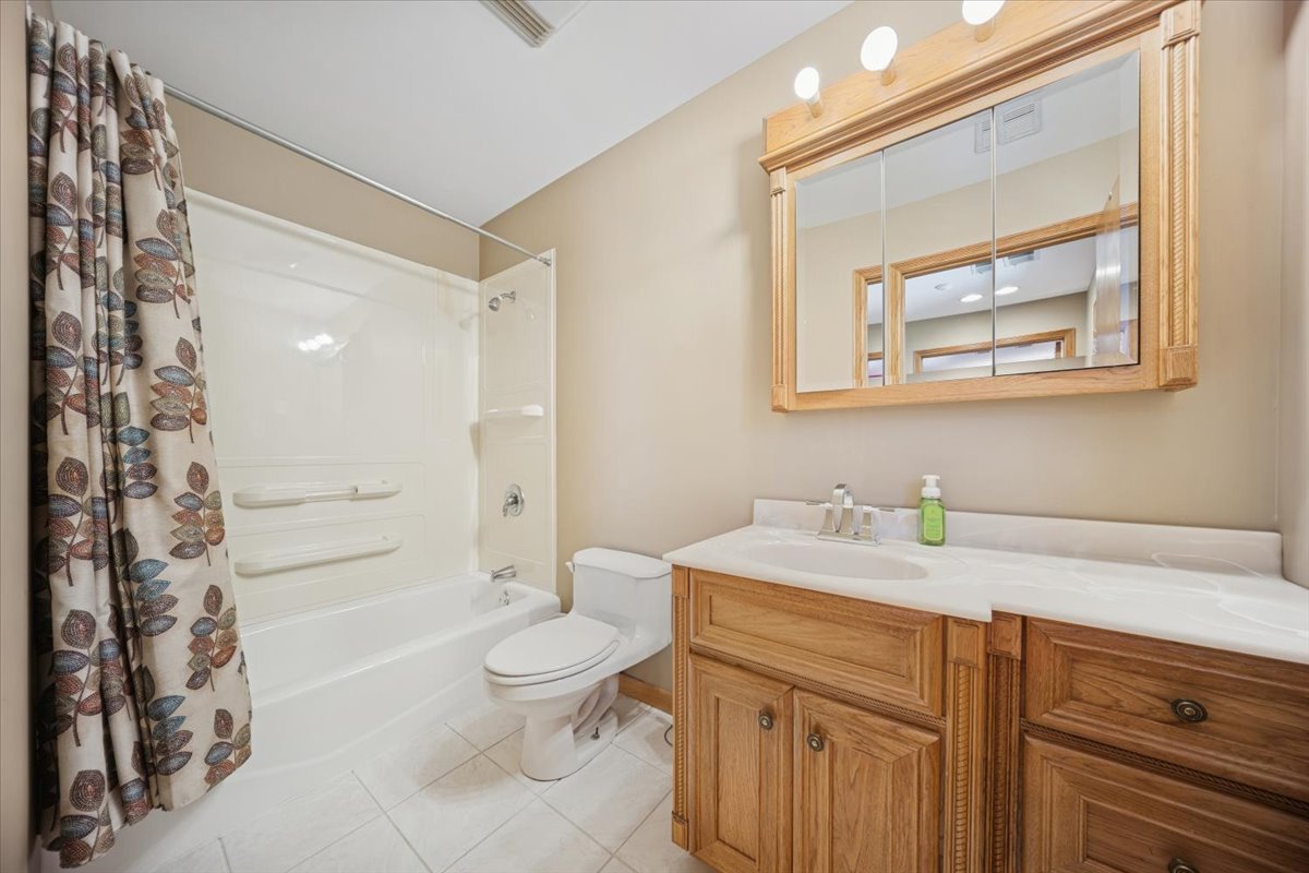 7660 W 124th Place, Palos Heights, IL 60463