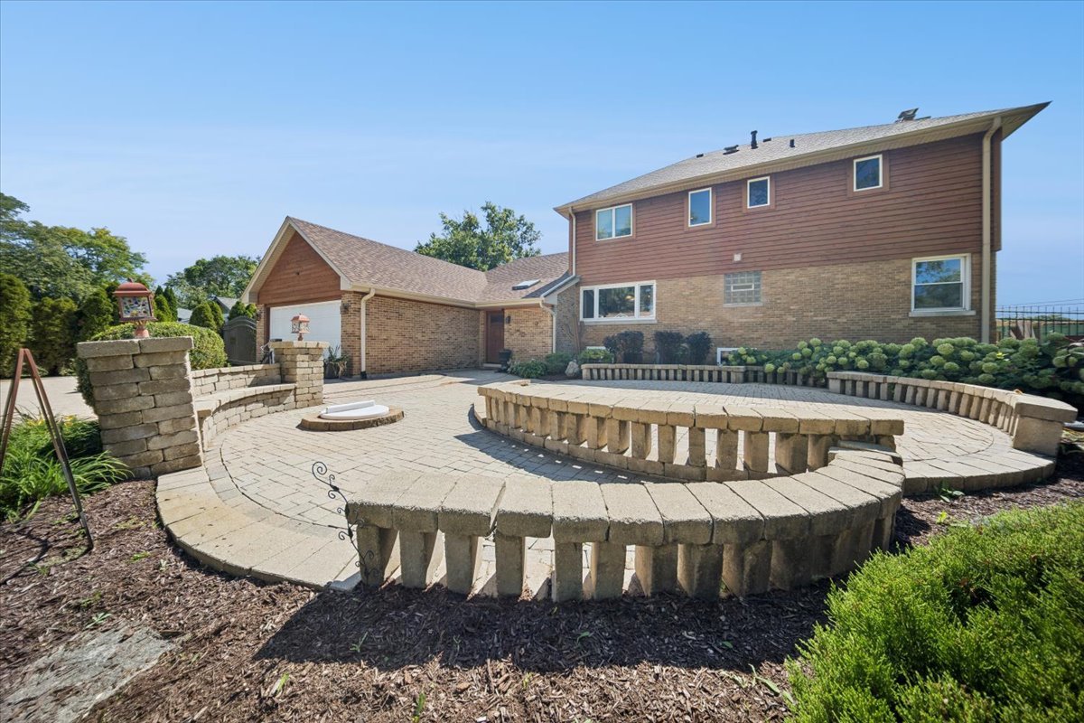 7660 W 124th Place, Palos Heights, IL 60463