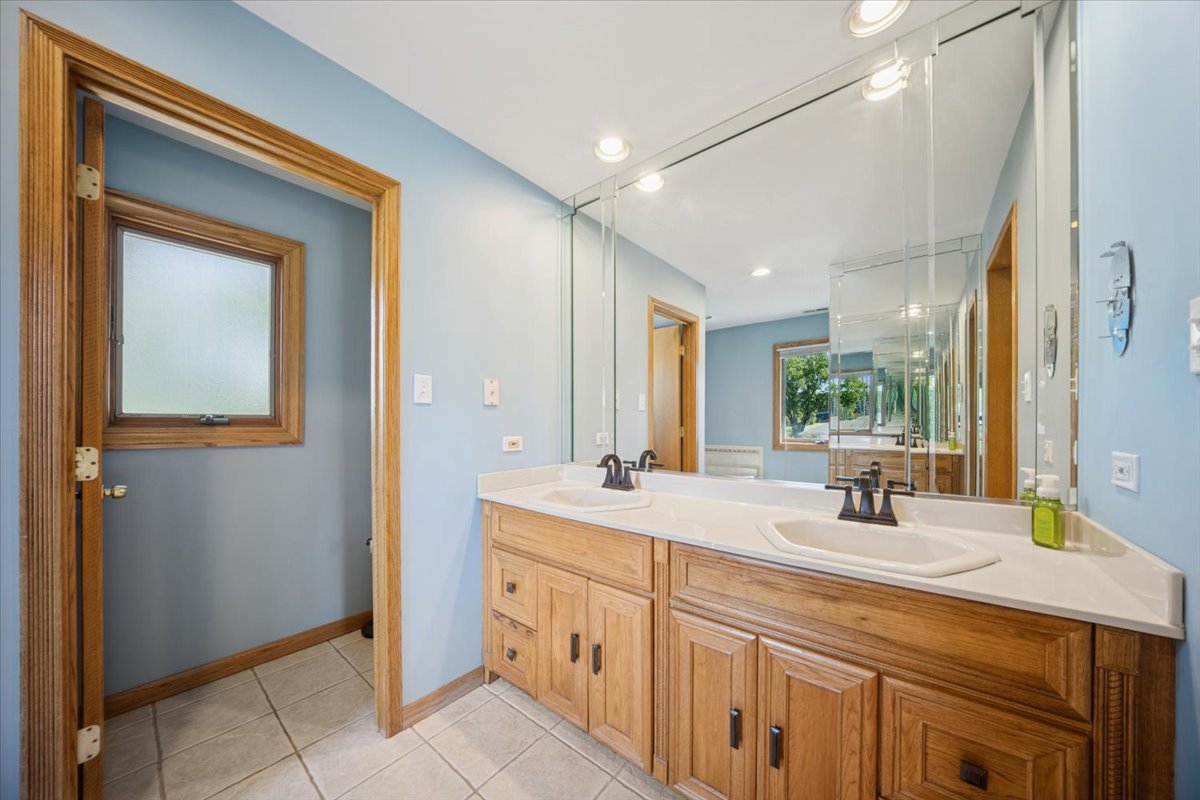7660 W 124th Place, Palos Heights, IL 60463