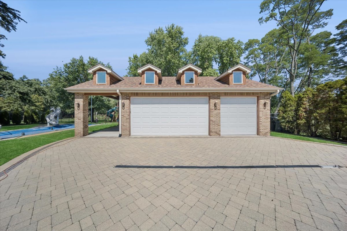 7660 W 124th Place, Palos Heights, IL 60463