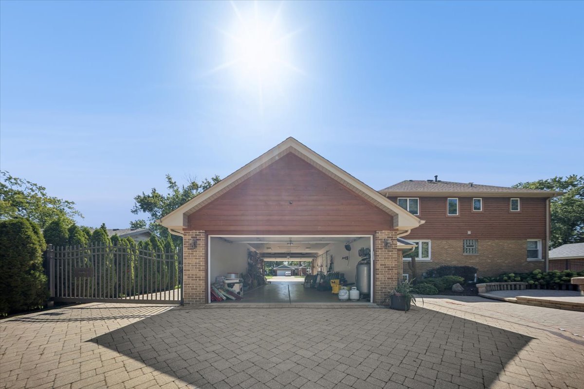 7660 W 124th Place, Palos Heights, IL 60463