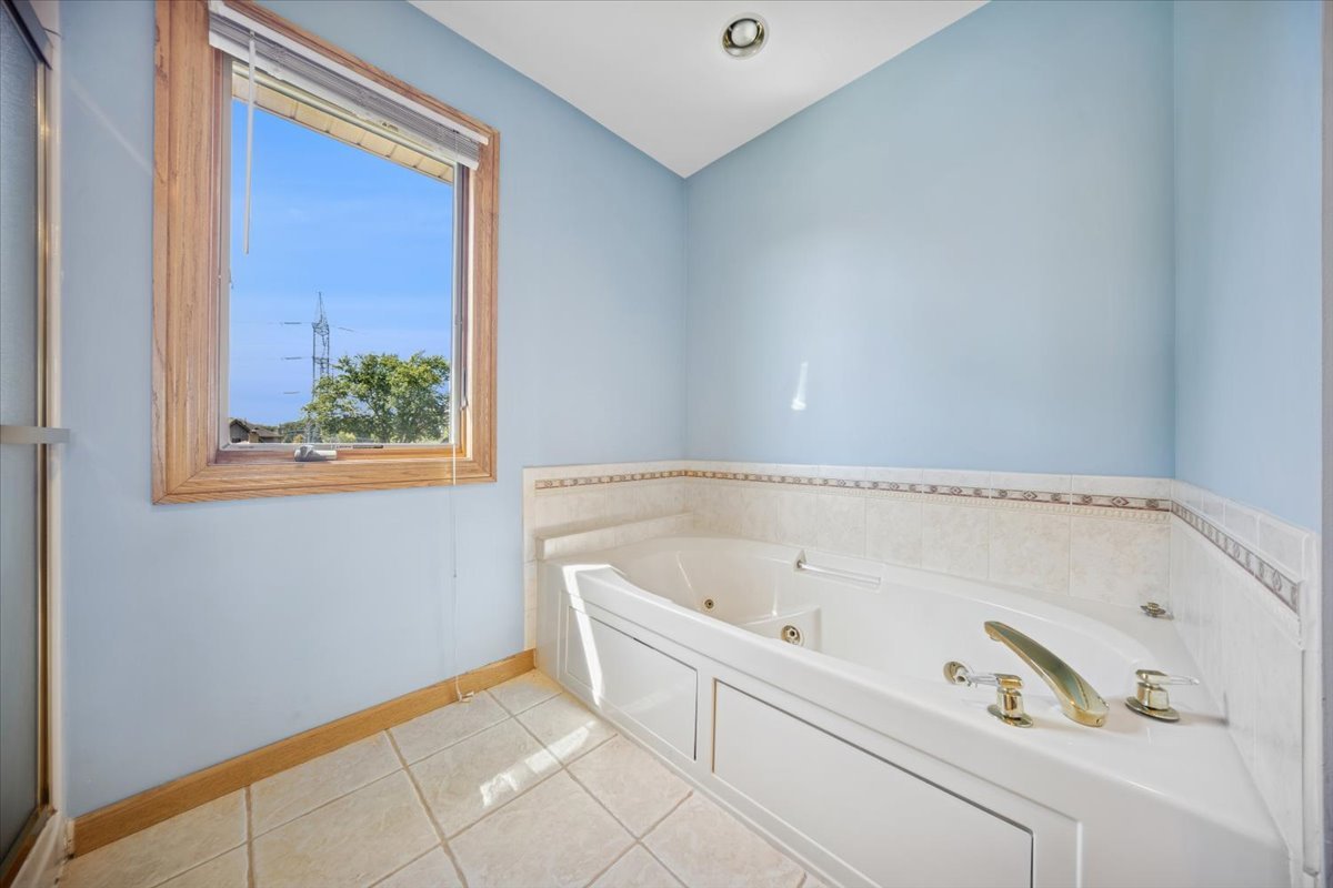 7660 W 124th Place, Palos Heights, IL 60463