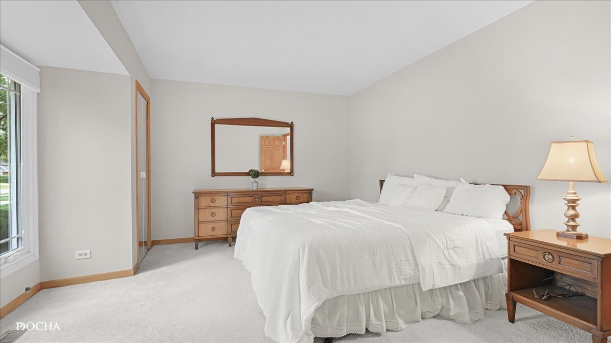 23W234 Woodcroft Drive, Glen Ellyn, IL 60137