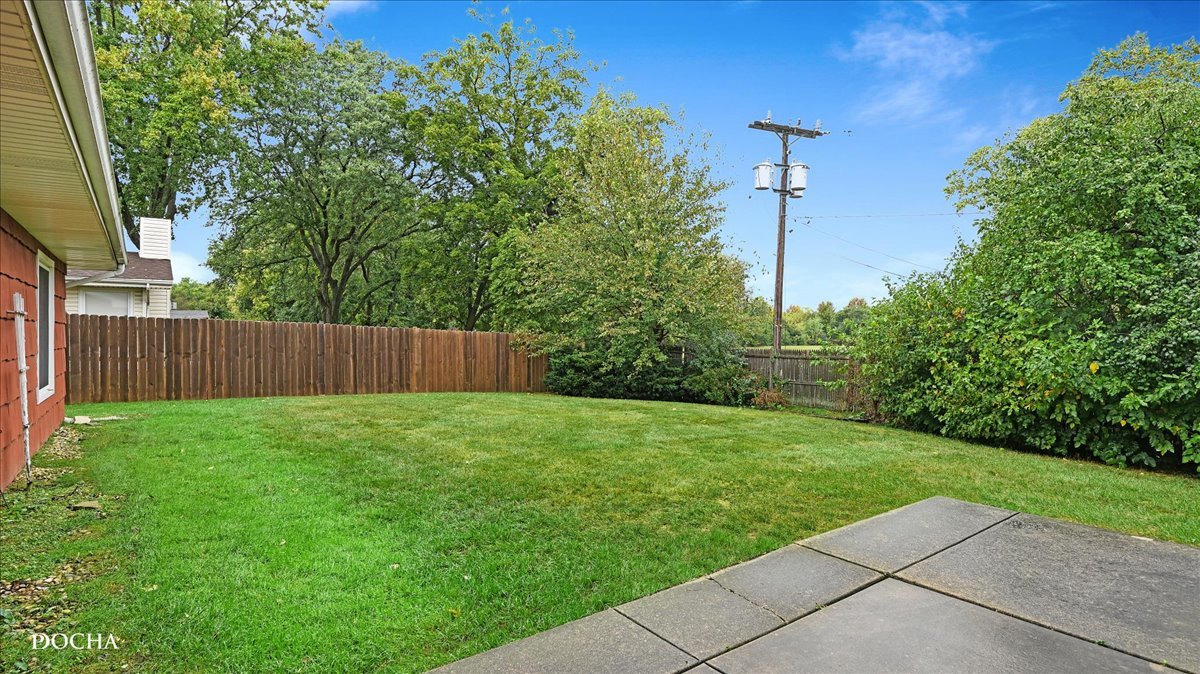 23W234 Woodcroft Drive, Glen Ellyn, IL 60137