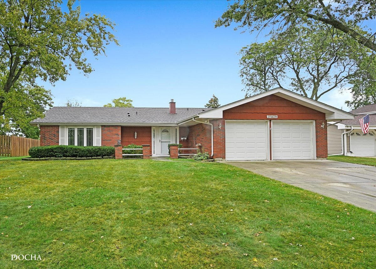 23W234 Woodcroft Drive, Glen Ellyn, IL 60137