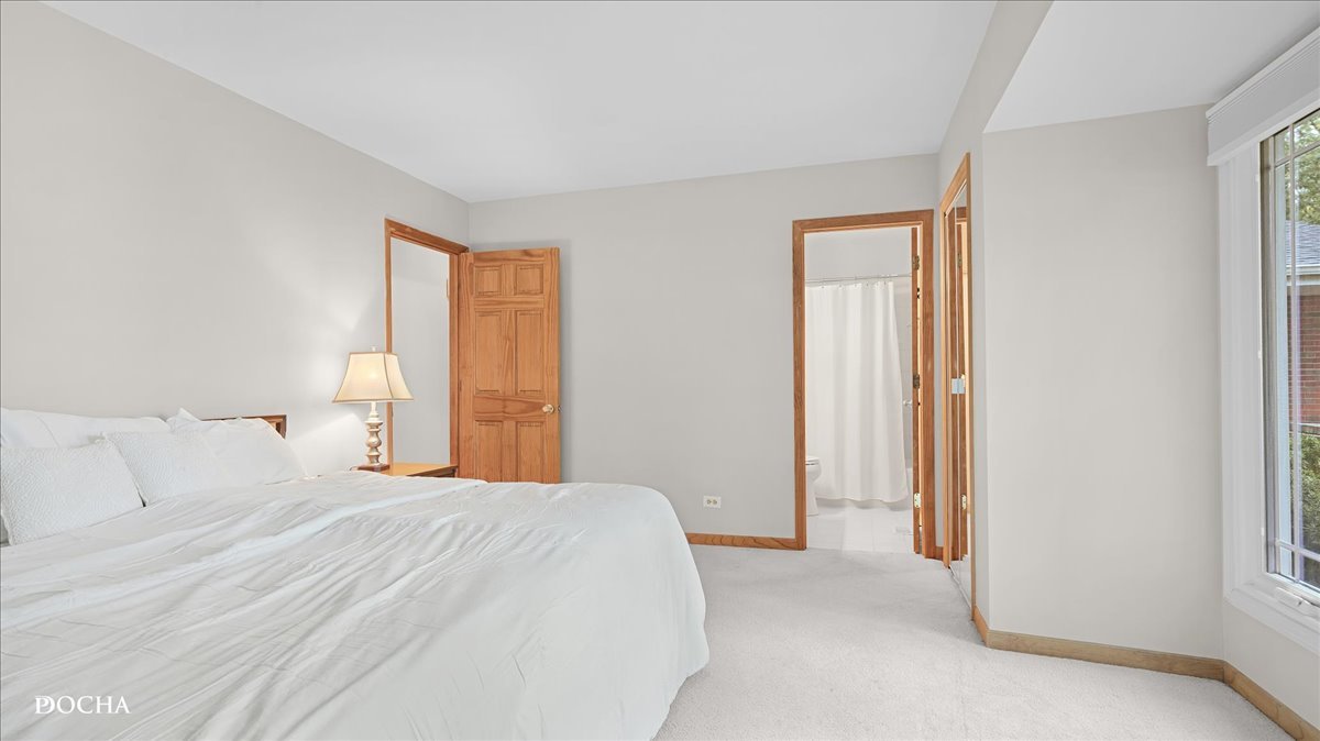 23W234 Woodcroft Drive, Glen Ellyn, IL 60137