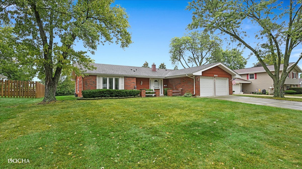 23W234 Woodcroft Drive, Glen Ellyn, IL 60137