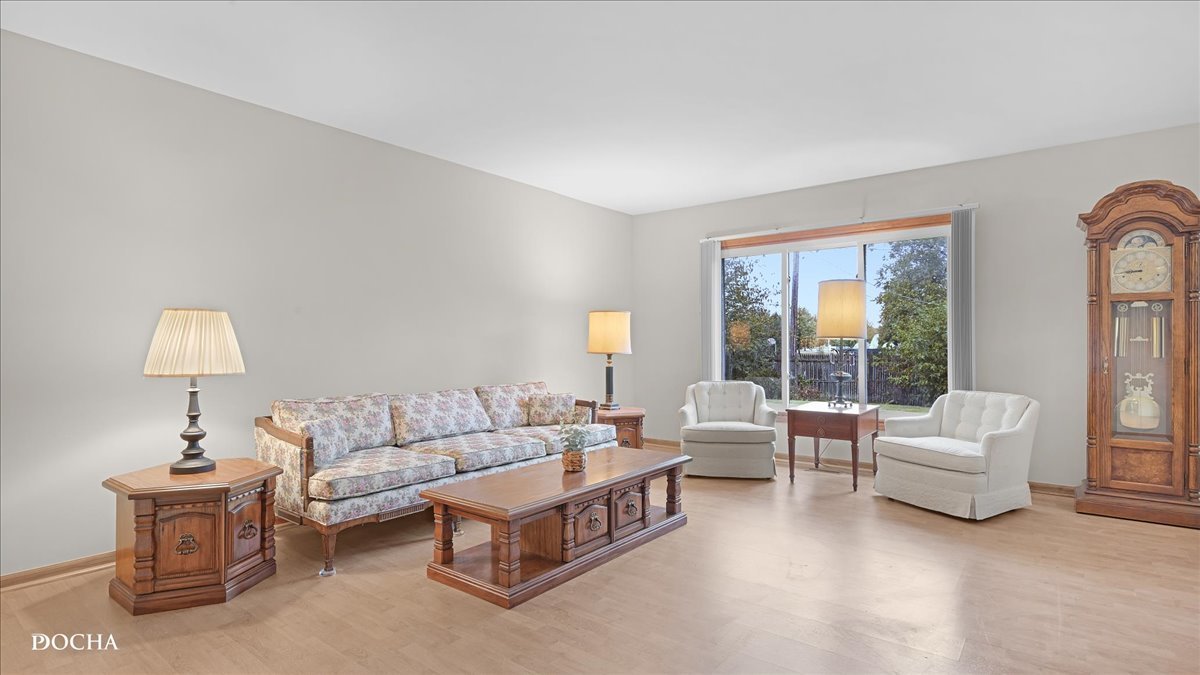 23W234 Woodcroft Drive, Glen Ellyn, IL 60137