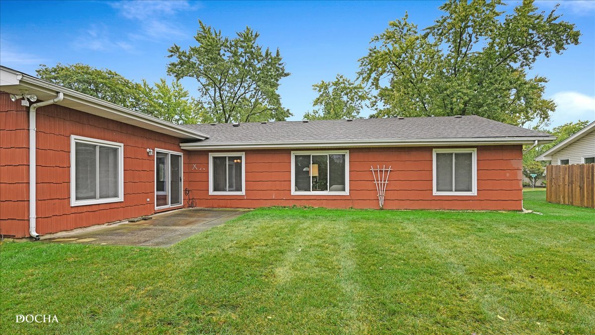 23W234 Woodcroft Drive, Glen Ellyn, IL 60137