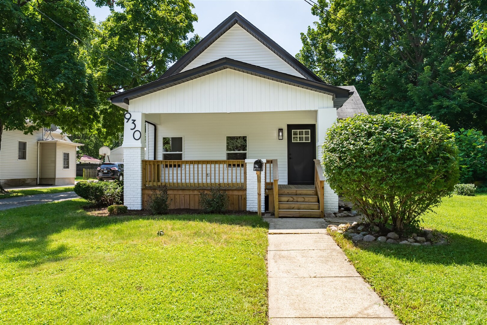 930 W Macarthur Avenue, Bloomington, IL 61701