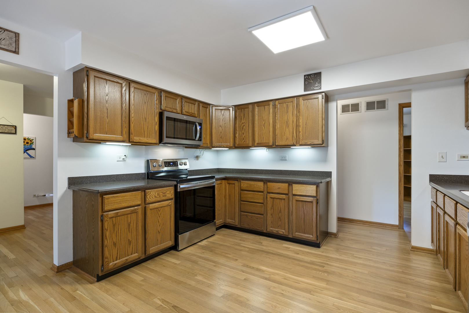 1N120 Darling Street, Carol Stream, IL 60188