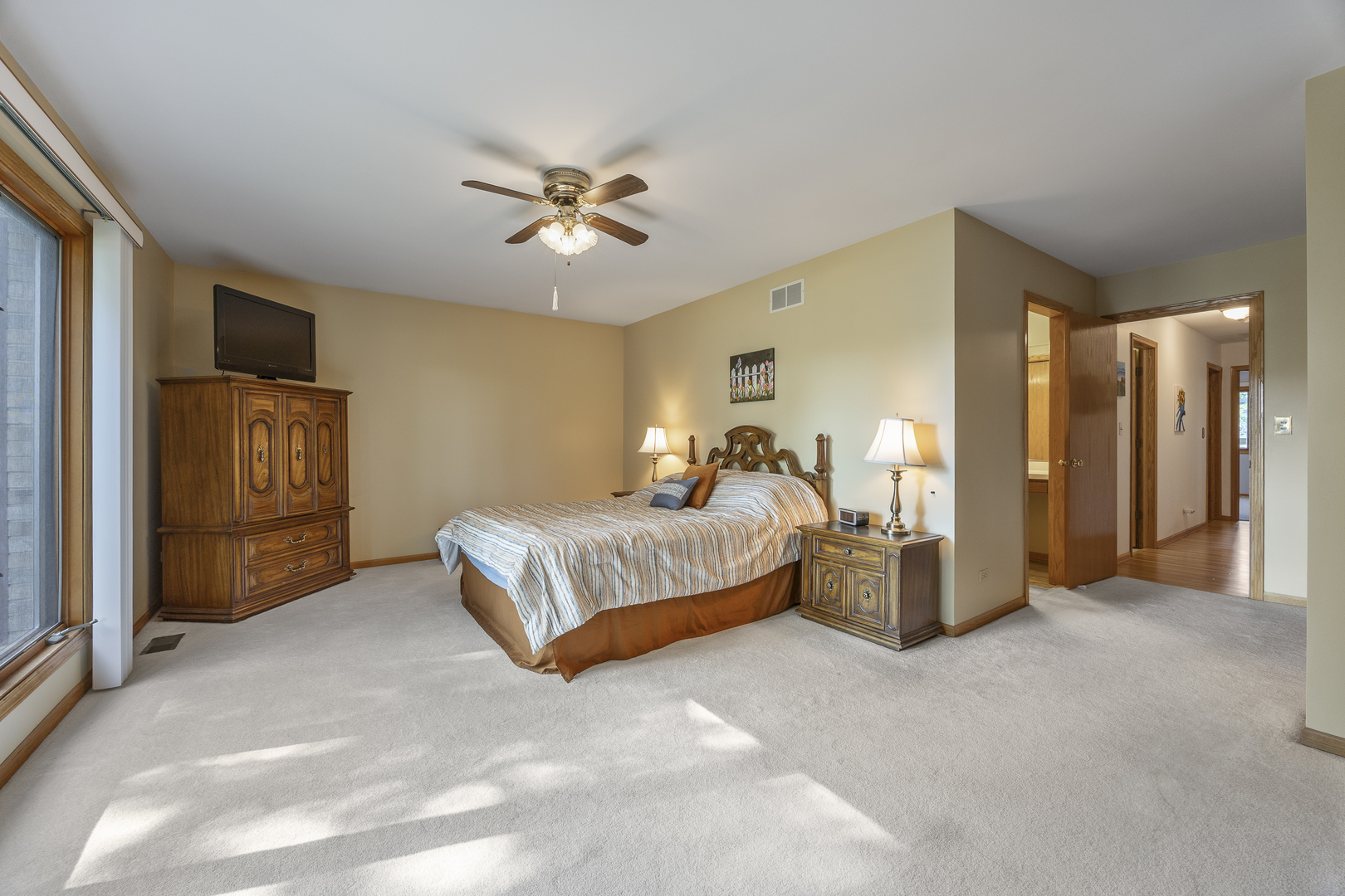 1N120 Darling Street, Carol Stream, IL 60188