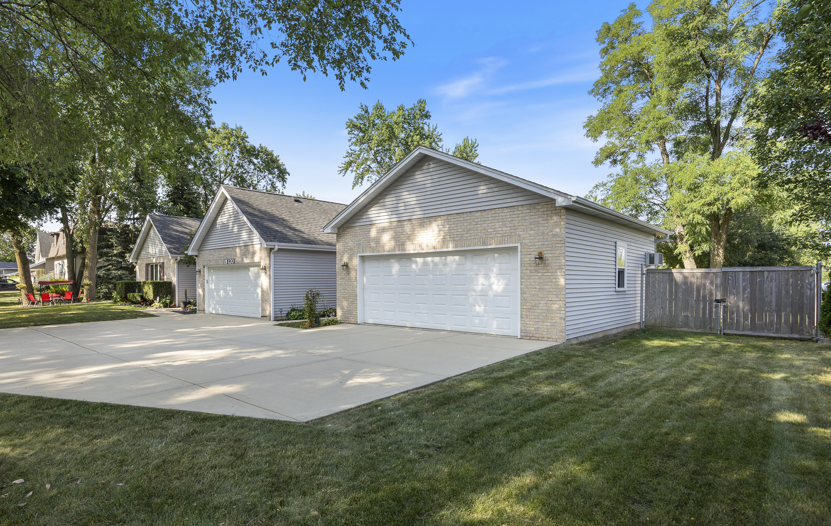 1N120 Darling Street, Carol Stream, IL 60188