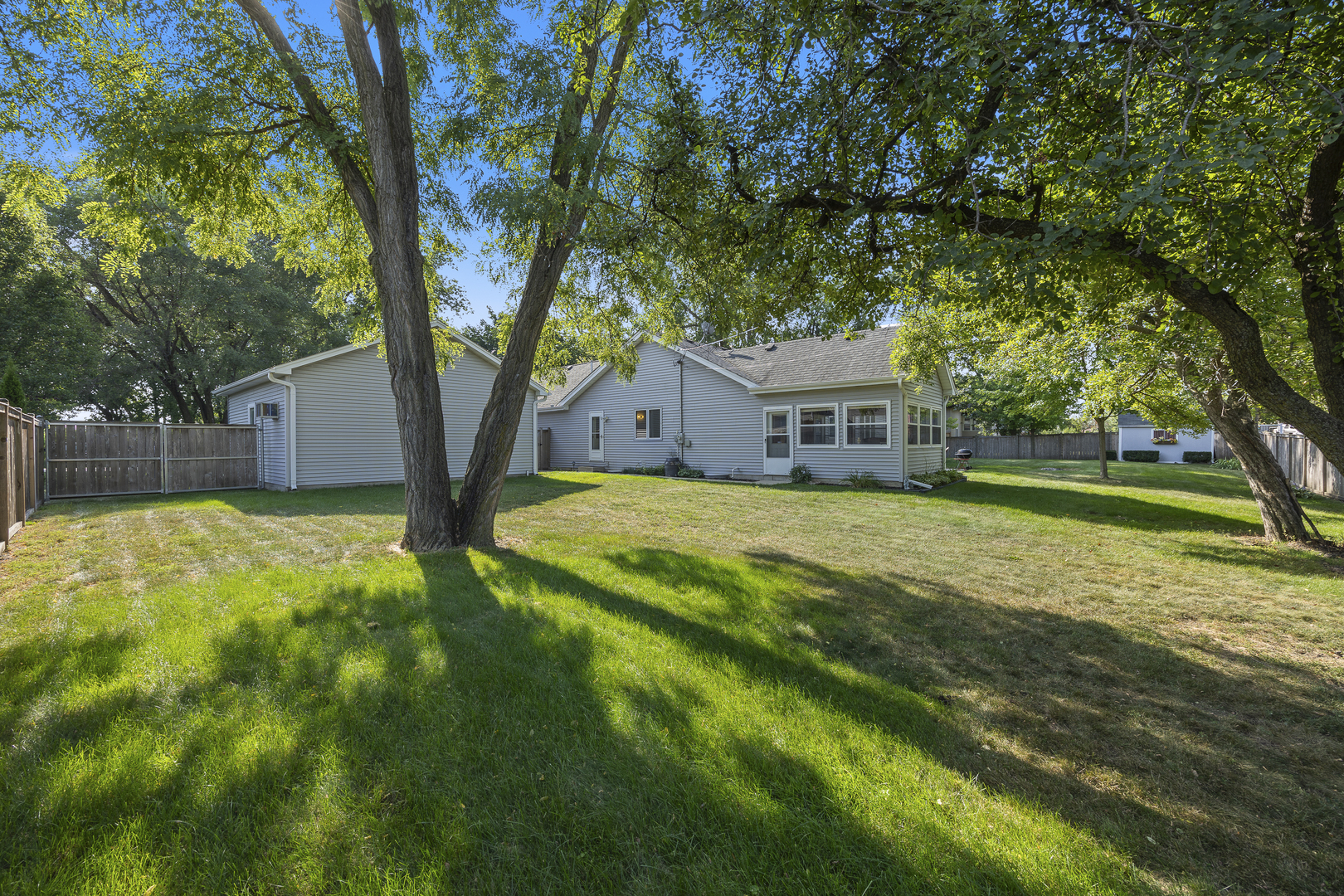 1N120 Darling Street, Carol Stream, IL 60188