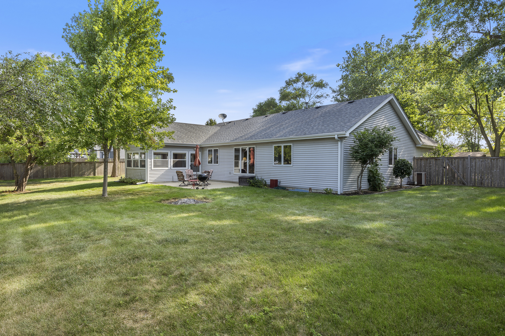 1N120 Darling Street, Carol Stream, IL 60188