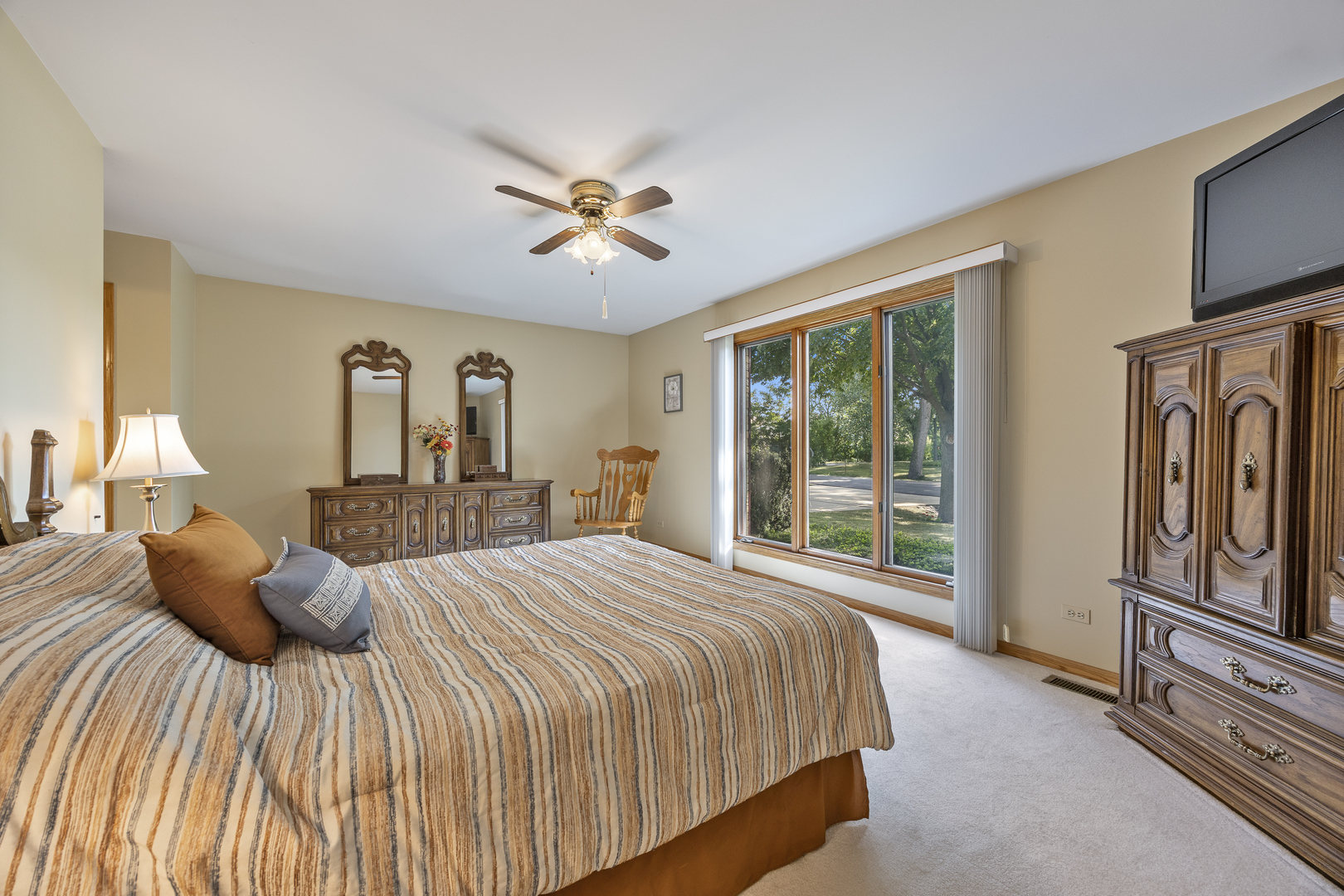 1N120 Darling Street, Carol Stream, IL 60188