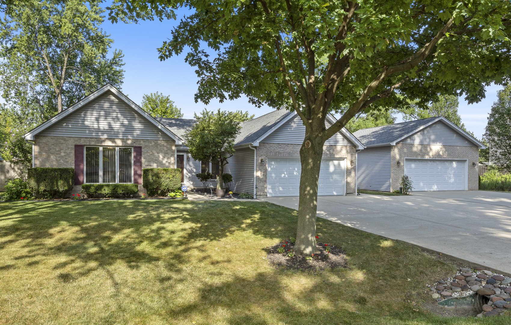 1N120 Darling Street, Carol Stream, IL 60188