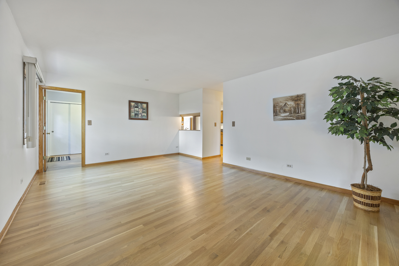 1N120 Darling Street, Carol Stream, IL 60188