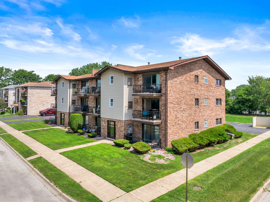 14455 Lamon Avenue #1S, Midlothian, IL 60445