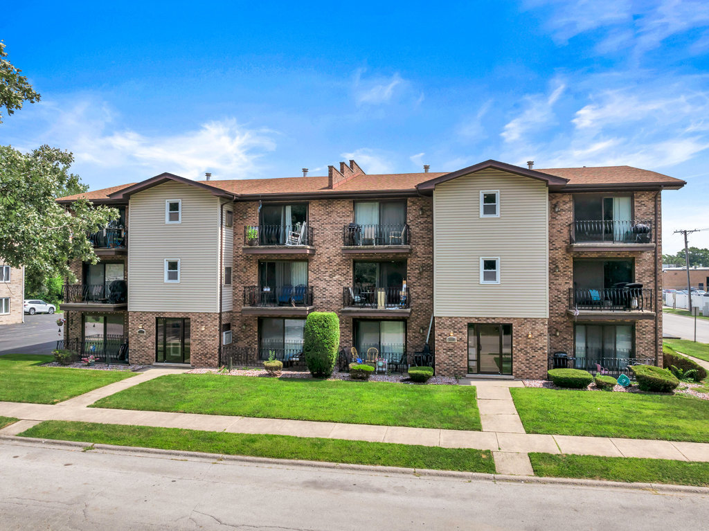 14455 Lamon Avenue #1S, Midlothian, IL 60445
