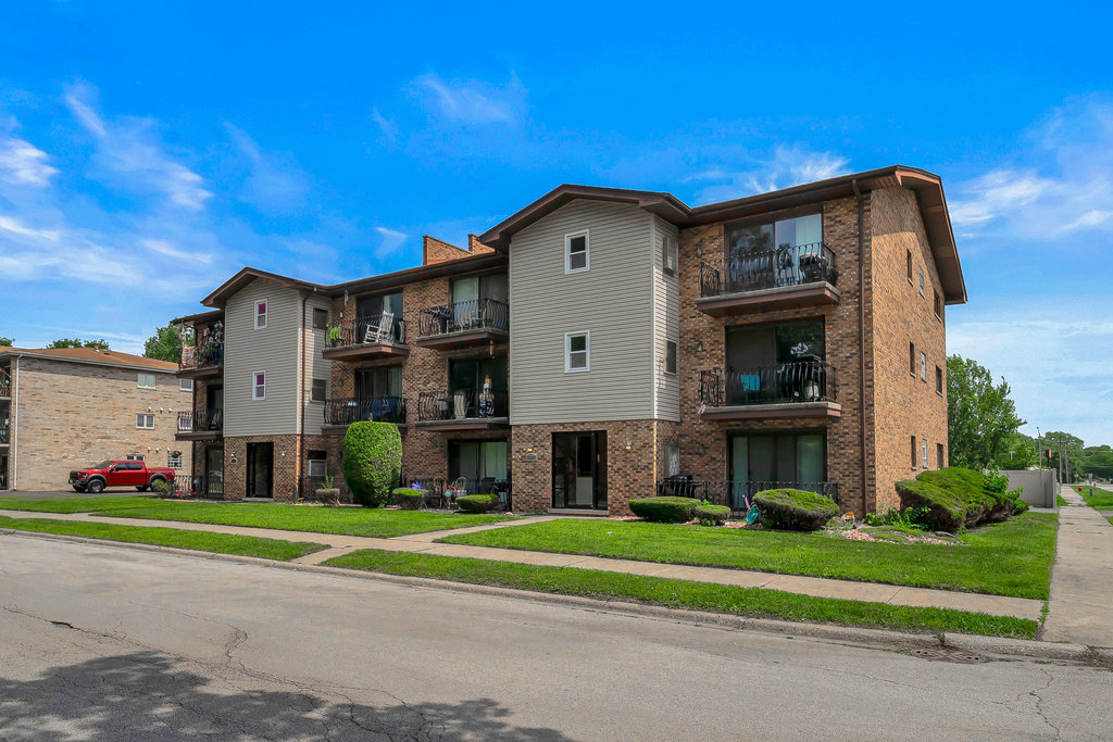 14455 Lamon Avenue #1S, Midlothian, IL 60445