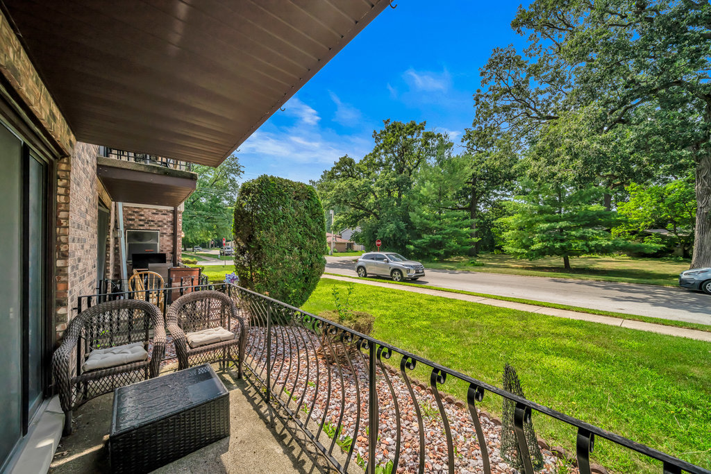 14455 Lamon Avenue #1S, Midlothian, IL 60445