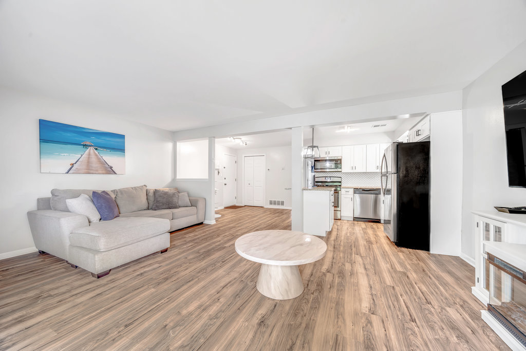 14455 Lamon Avenue #1S, Midlothian, IL 60445