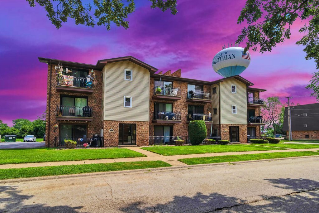 14455 Lamon Avenue #1S, Midlothian, IL 60445
