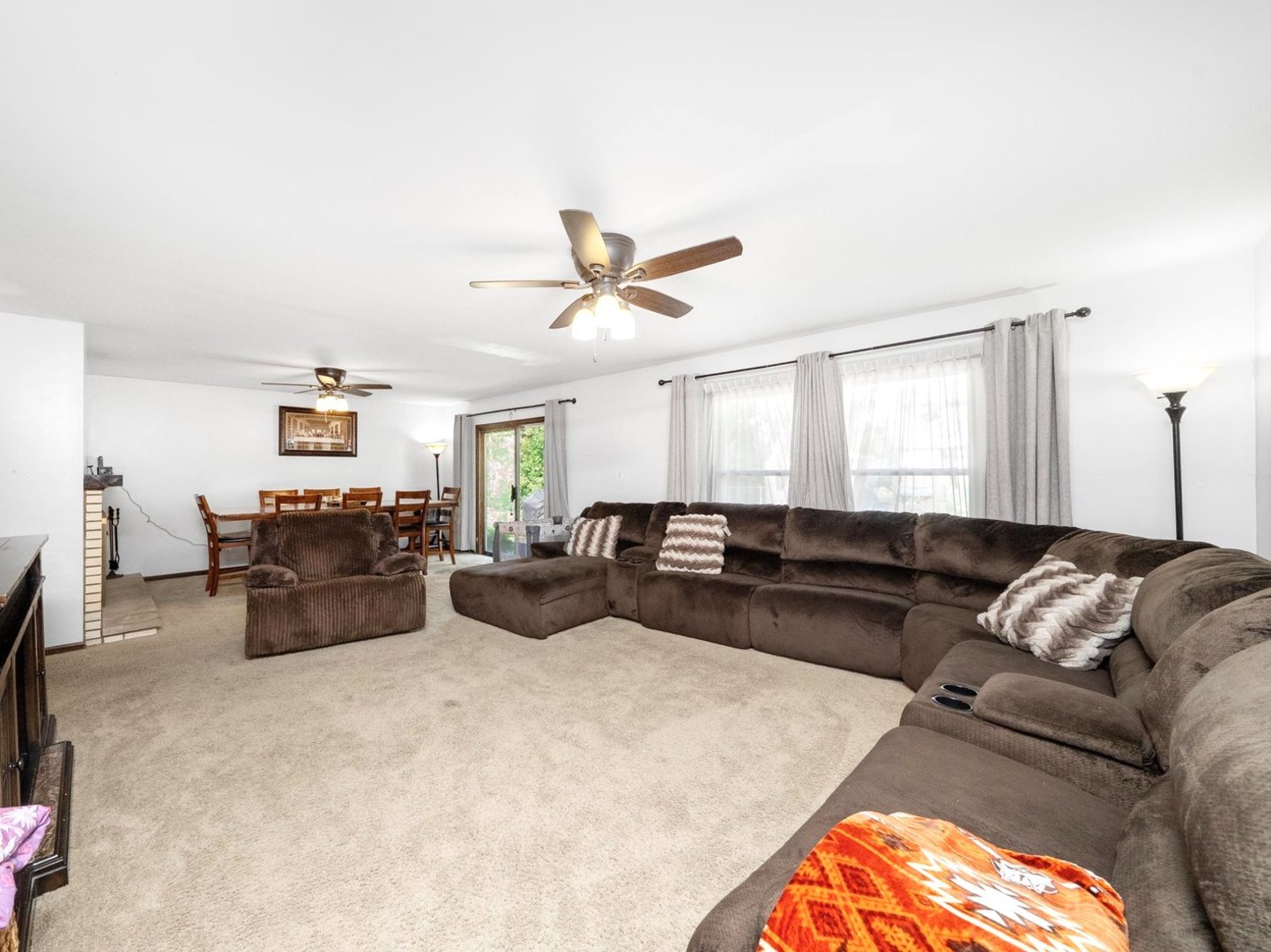 1071 Almond Drive, Aurora, IL 60506