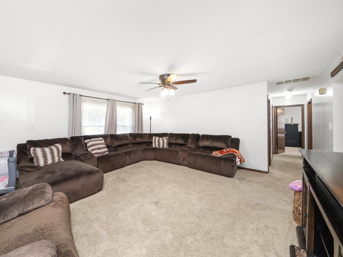 1071 Almond Drive, Aurora, IL 60506